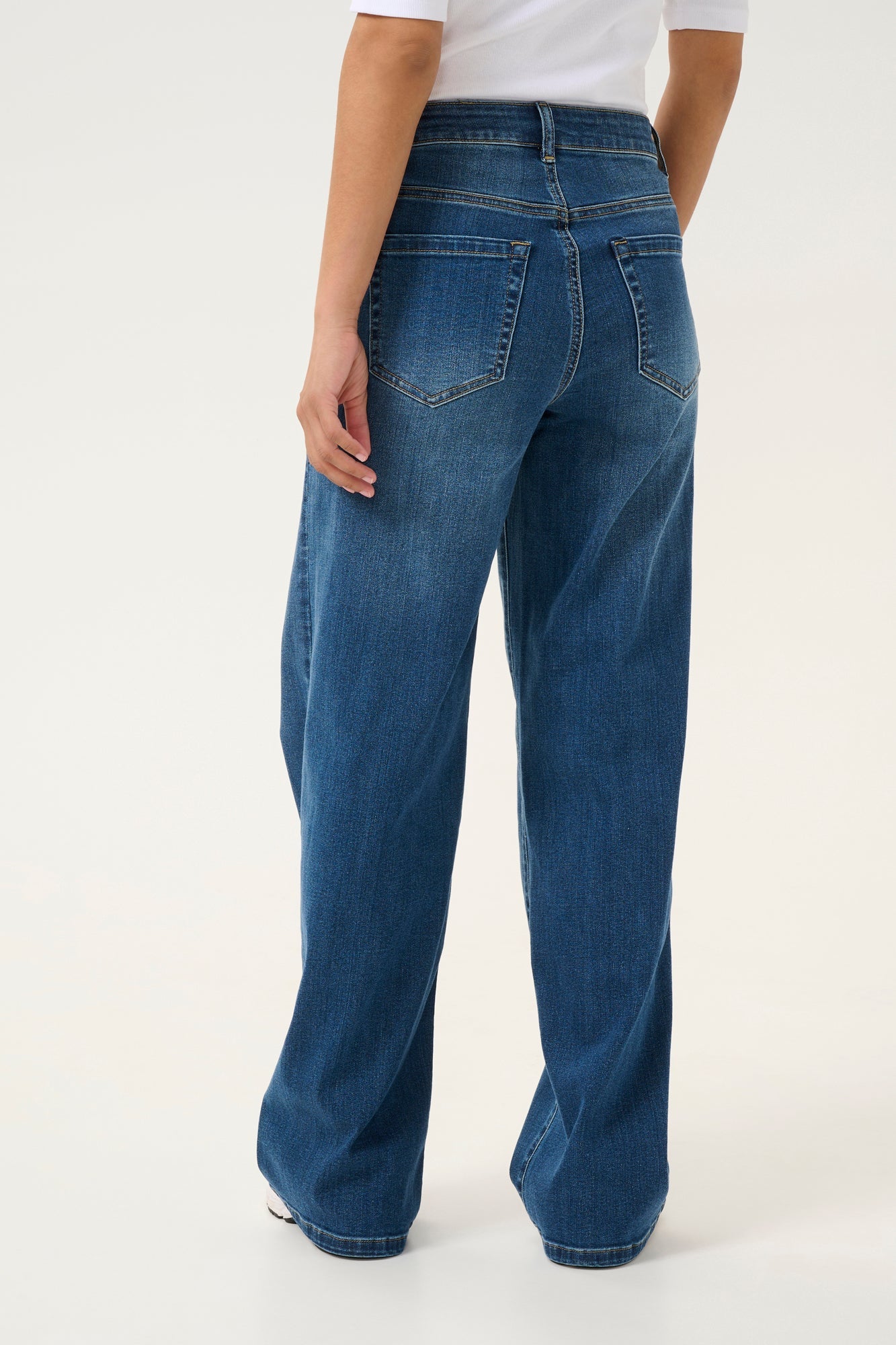 Jeans pour femme par Kaffe | 10507619 Bleu Moyen Délavé | Boutique Vvög, vêtements mode pour homme et femme