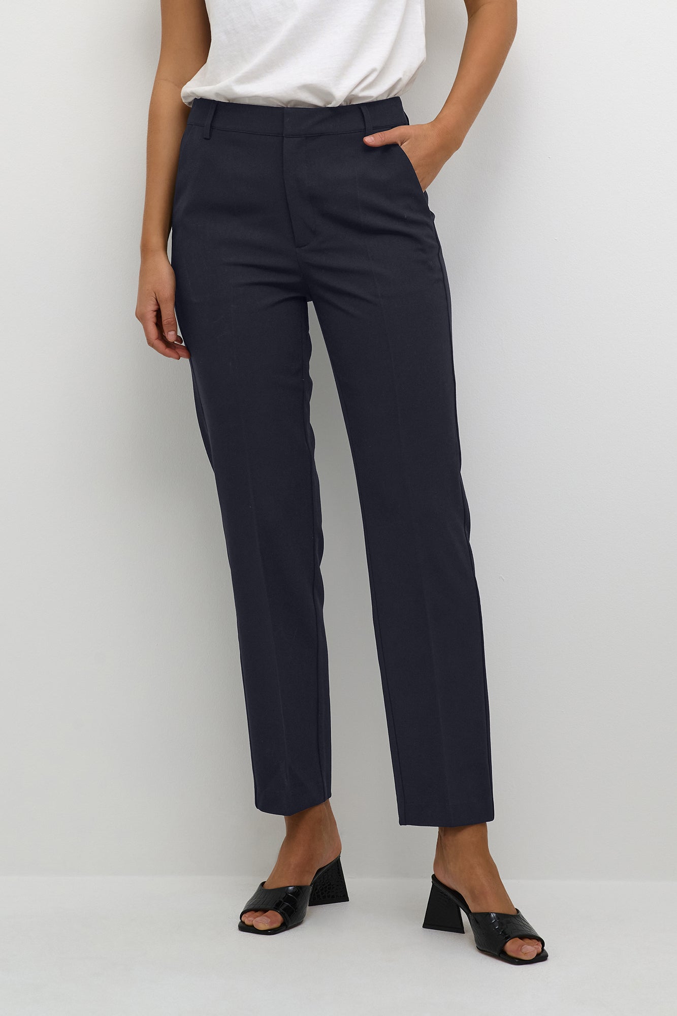 Pantalon pour femme par Kaffe | 10507770/Sakura 100121-BLACK DEEP | Boutique Vvög, vêtements mode pour homme et femme