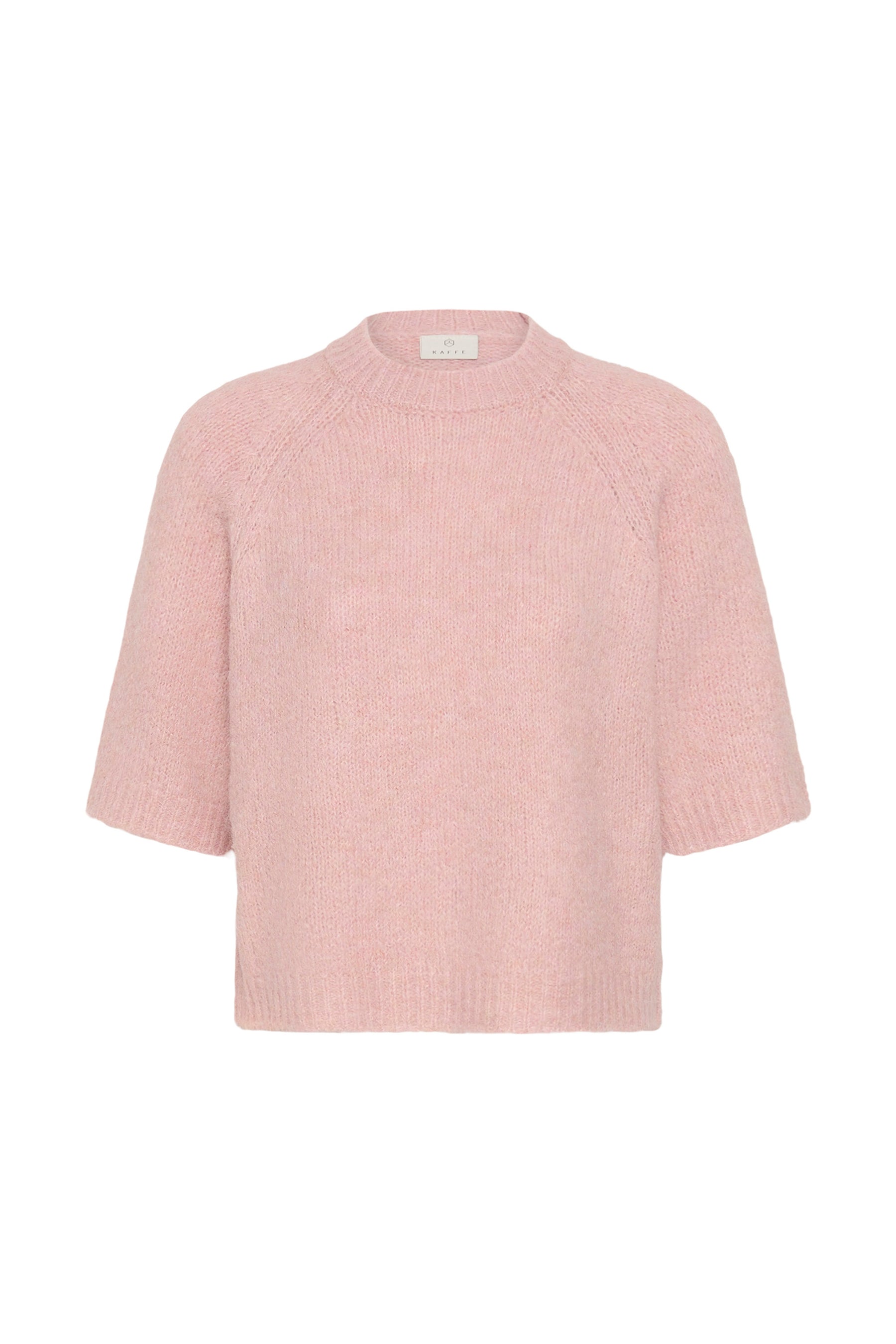 Vue avant isolée du chandail manches courtes en tricot rose pâle avec col rond côtelé pour femme par Kaffe