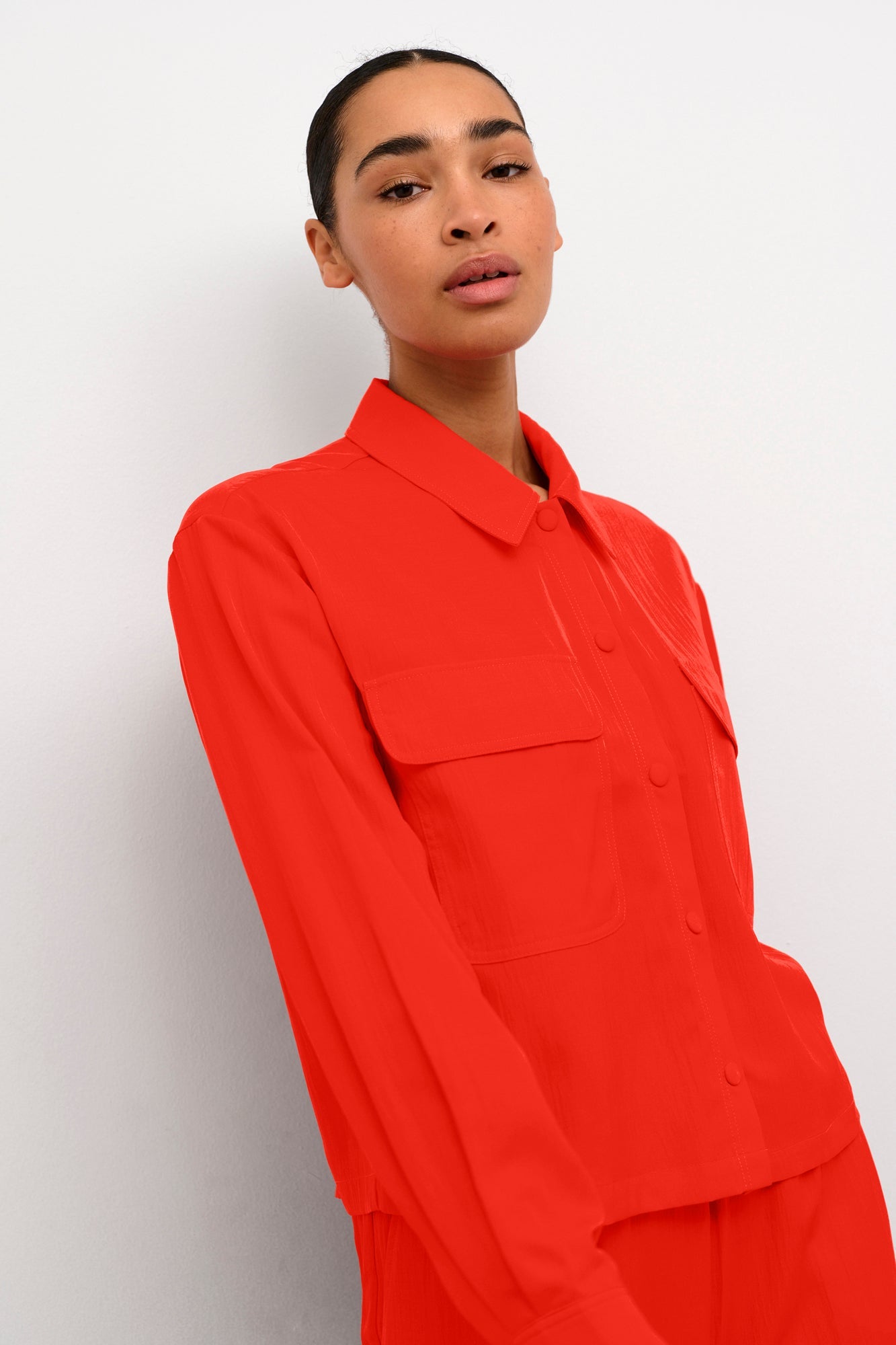 Blouse pour femme par Kaffe | 10509022 Rouge Ardent | Boutique Vvög, vêtements mode pour homme et femme