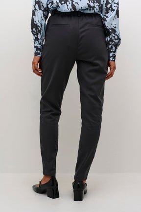 Pantalon pour femme par Kaffe | 10509133 Huître Noire | Boutique Vvög, vêtements mode pour homme et femme