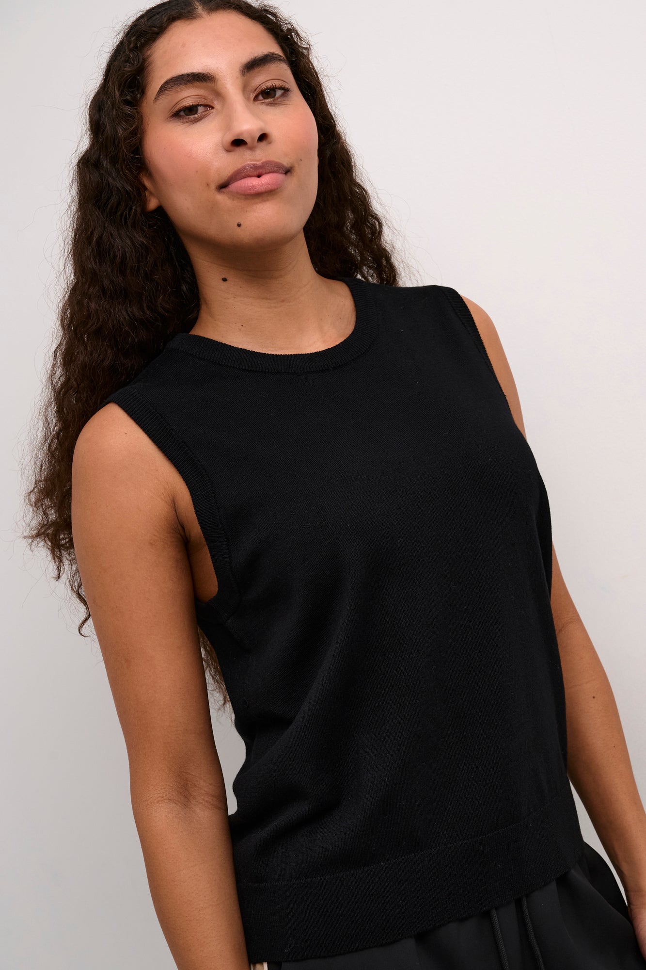 Camisole pour femme par Kaffe | 10509232 Noir Profond | Boutique Vvög, vêtements mode pour homme et femme