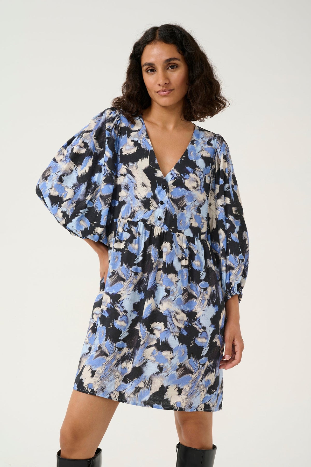Tunique pour femme par Kaffe | 10509355 Graphisme Noir/Bleu | Boutique Vvög, vêtements mode pour homme et femme
