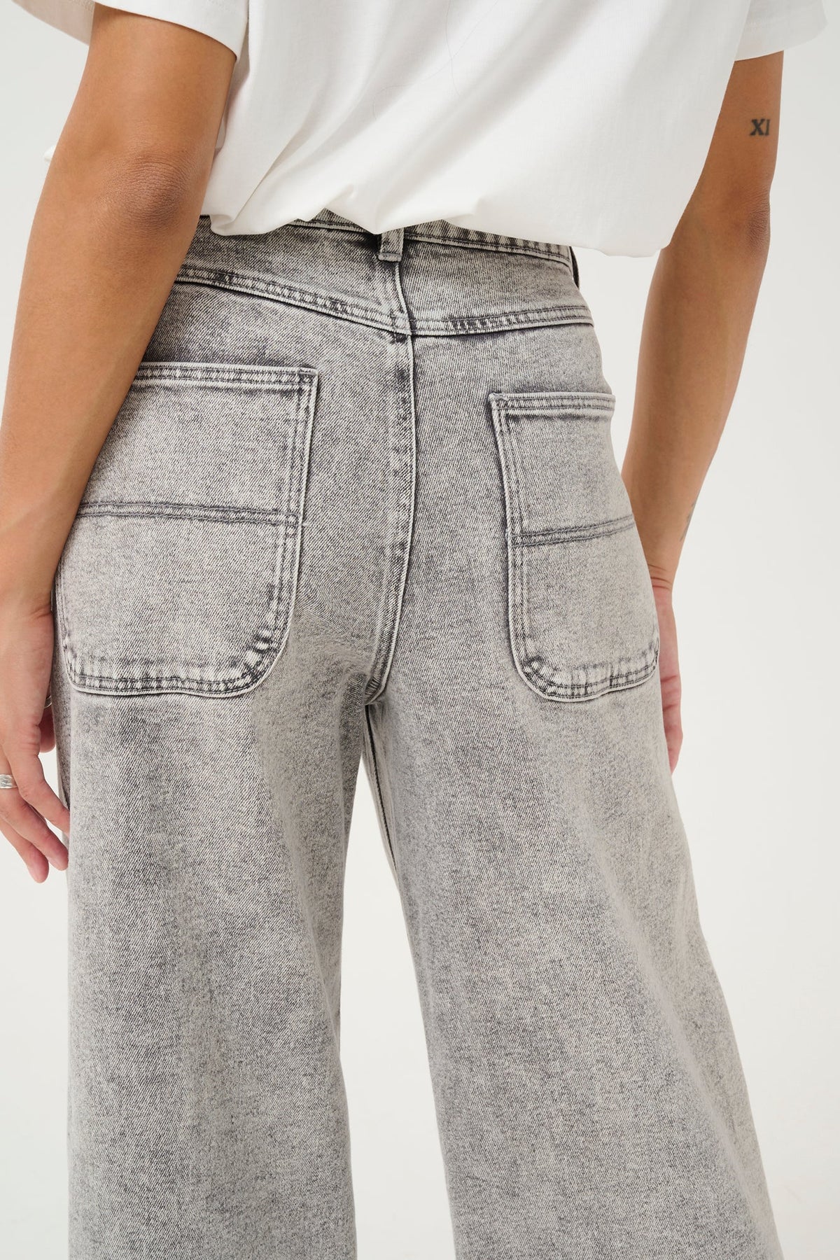 Jeans pour femme par Kaffe | 10509652 Gris Délavé | Boutique Vvög, vêtements mode pour homme et femme