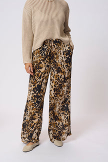Pantalon pour femme par Kaffe | 10510037 Imprimé Léopard | Boutique Vvög, vêtements mode pour homme et femme