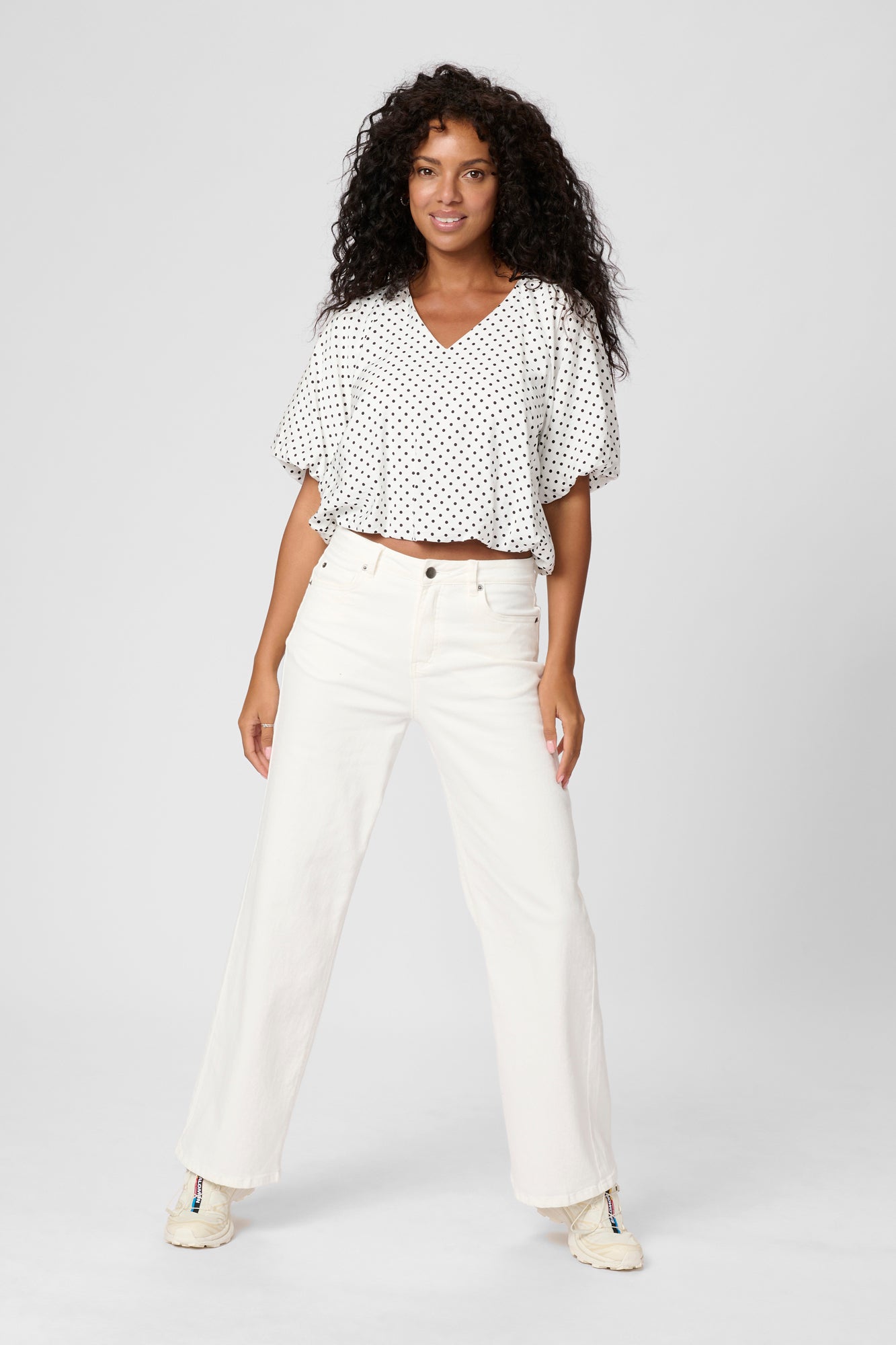 Blouse pour femme par Kaffe | 10510120 Craie/Point Noir | Boutique Vvög, vêtements mode pour homme et femme