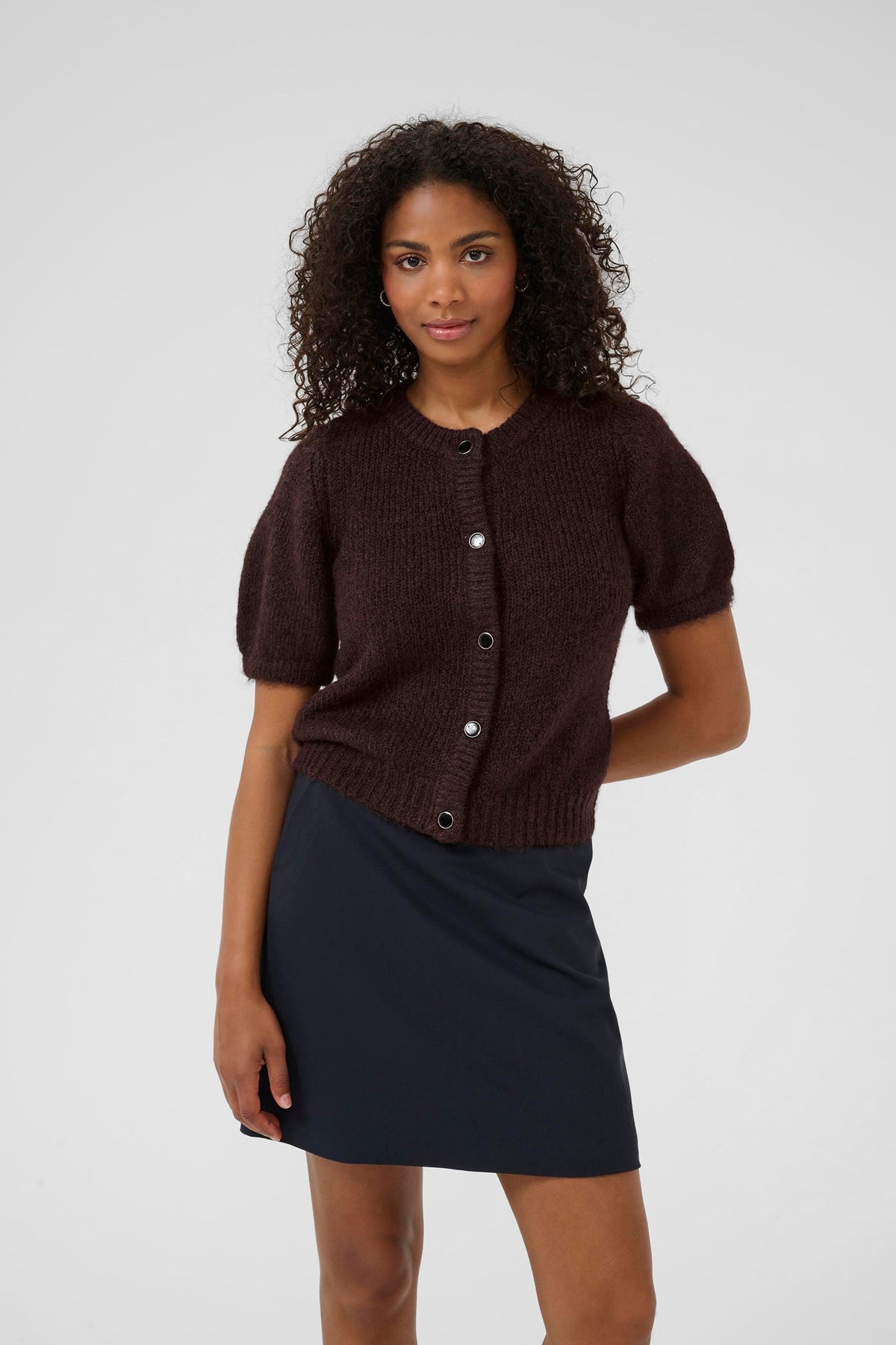 Cardigan pour femme par Kaffe | 10510296 Fudge | Boutique Vvög, vêtements mode pour homme et femme