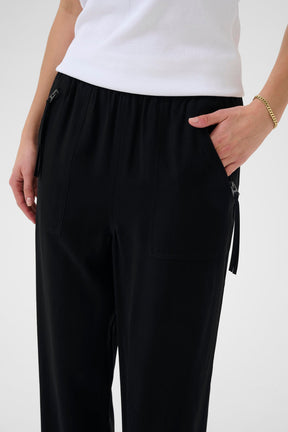 Pantalon pour femme par Kaffe | 10510308 Noir Profond | Boutique Vvög, vêtements mode pour homme et femme