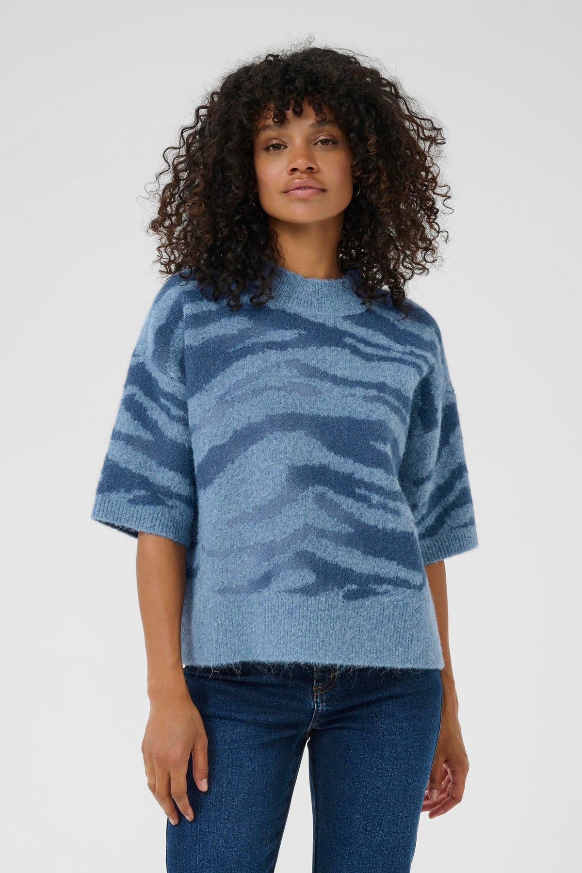 Chandail manches courtes pour femme par Kaffe | 10510453 Bleu Vent/Baie | Boutique Vvög, vêtements mode pour homme et femme