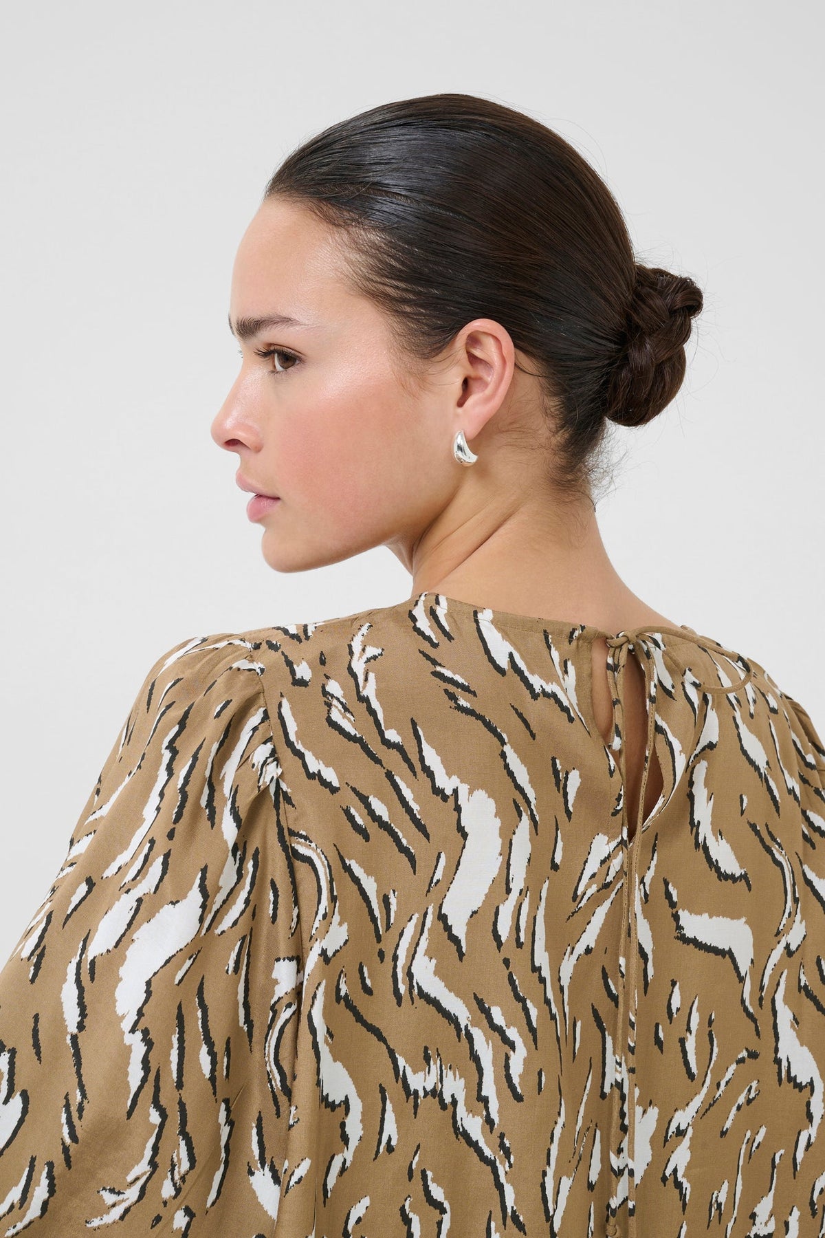 Blouse pour femme par Kaffe | 10510519 Noix De Coco Grillée | Boutique Vvög, vêtements mode pour homme et femme