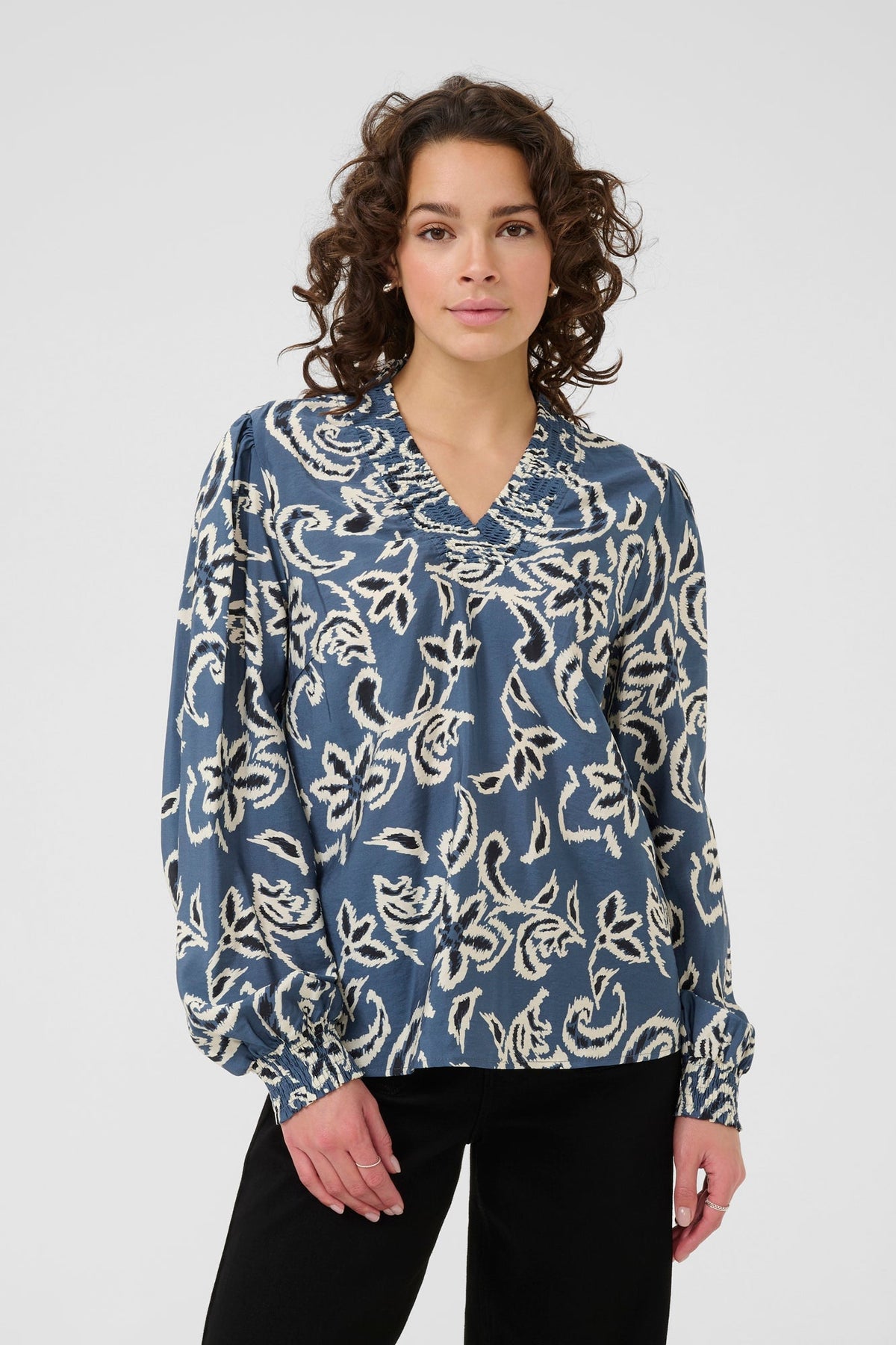 Blouse pour femme par Kaffe | 10510568 Mer De Béring/Blanc | Boutique Vvög, vêtements mode pour homme et femme
