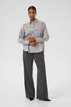 Blouse pour femme par Kaffe | 10510607 Gris/Rayures Blanches | Boutique Vvög, vêtements mode pour homme et femme