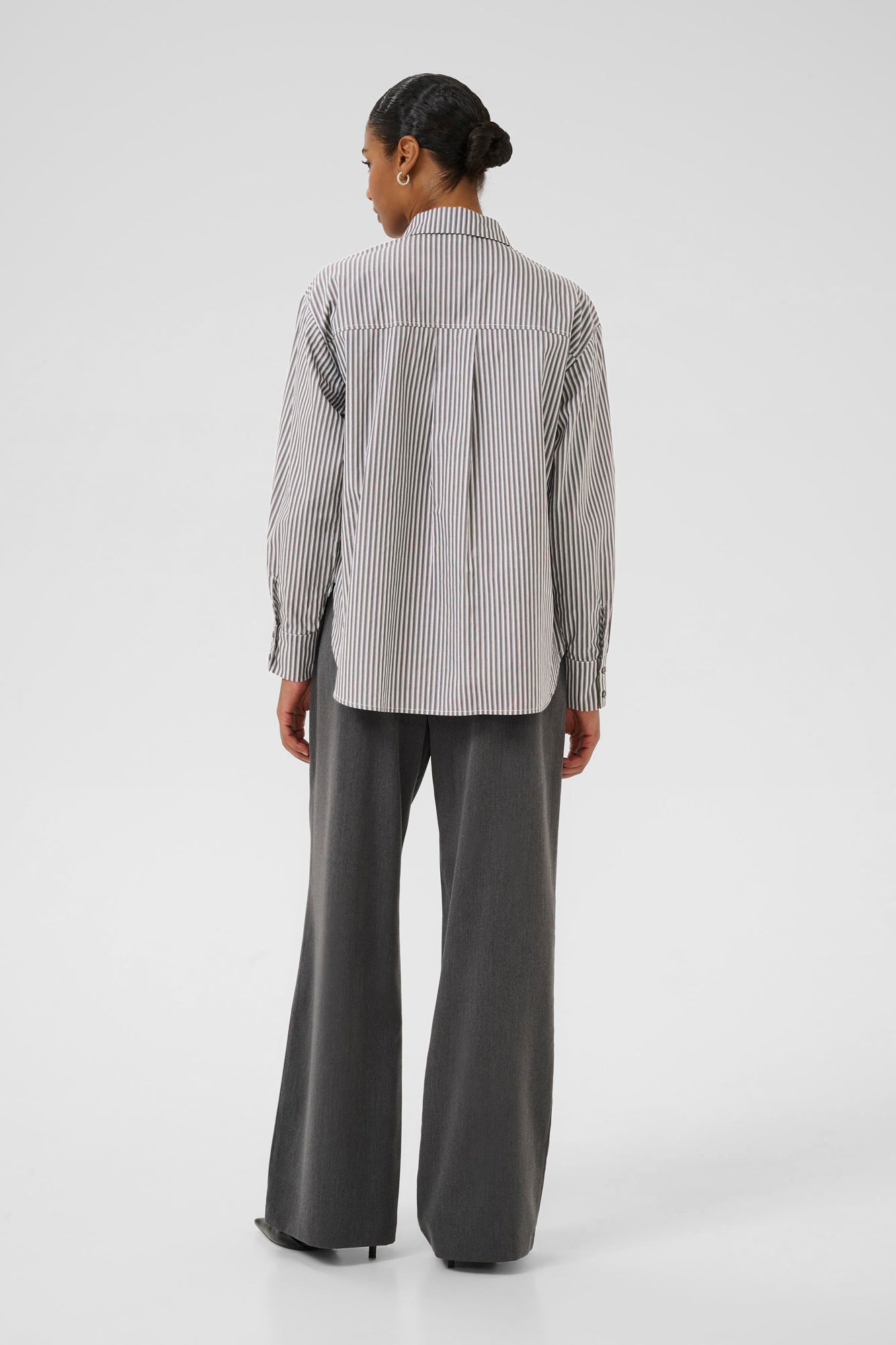 Blouse pour femme par Kaffe | 10510607 Gris/Rayures Blanches | Boutique Vvög, vêtements mode pour homme et femme