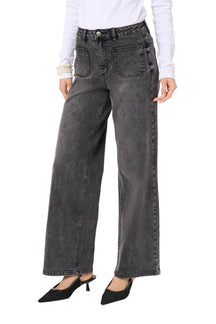 Jean à jambe large large noir délavé avec poches plaquées et ourlets longs pour femme par Kaffe, vue avant sur mannequin