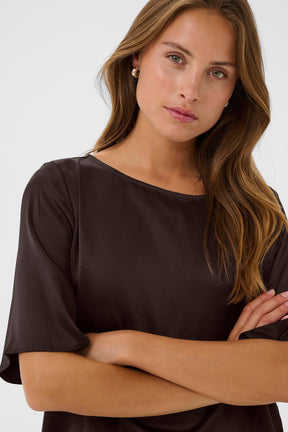 Chandail manches courtes pour femme par Kaffe | 10511083 Café Noir | Boutique Vvög, vêtements mode pour homme et femme