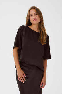 Chandail manches courtes pour femme par Kaffe | 10511083 Café Noir | Boutique Vvög, vêtements mode pour homme et femme