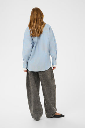 Blouse pour femme par Kaffe | 10511099 Rayure Bleu Poudre | Boutique Vvög, vêtements mode pour homme et femme