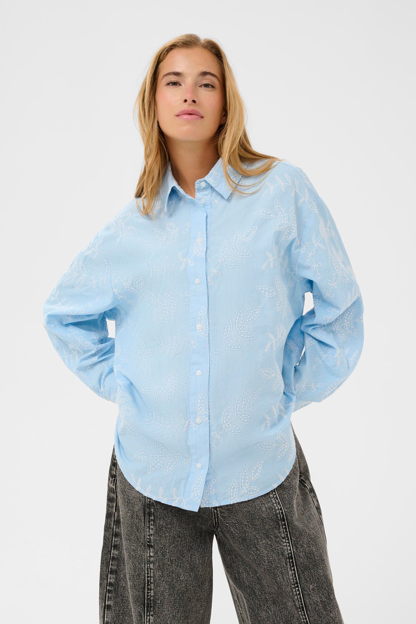 Blouse pour femme par Kaffe | 10511312 Craie Bleue | Boutique Vvög, vêtements mode pour homme et femme
