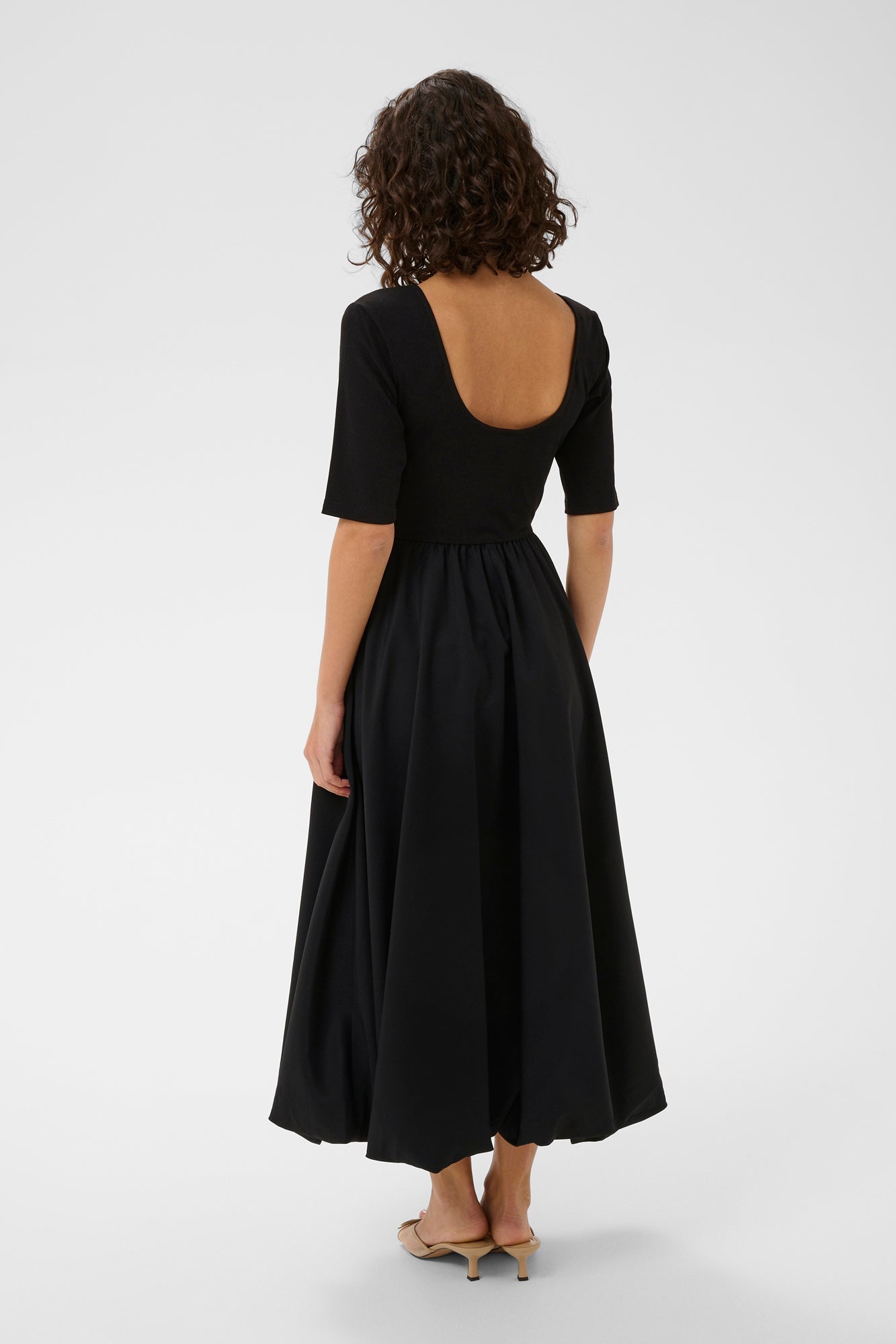 Robe pour femme par Kaffe | 10511464 Noir Profond | Boutique Vvög, vêtements mode pour homme et femme