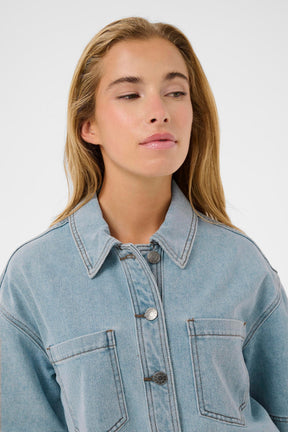 Surchemise denim pour femme par Kaffe | 10511481 Bleu Clair Délavé | Boutique Vvög, vêtements mode pour homme et femme