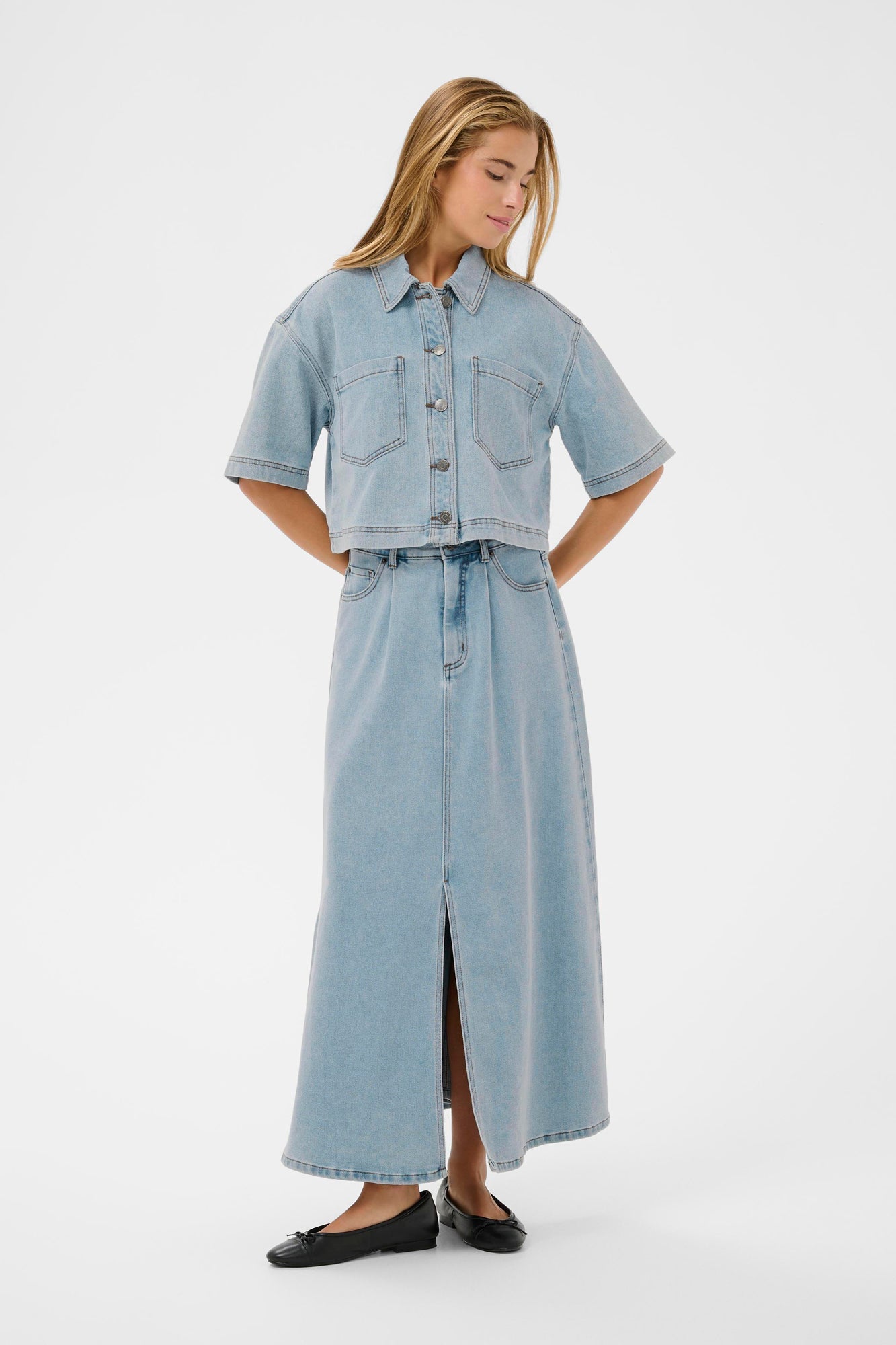 Surchemise denim pour femme par Kaffe | 10511481 Bleu Clair Délavé | Boutique Vvög, vêtements mode pour homme et femme