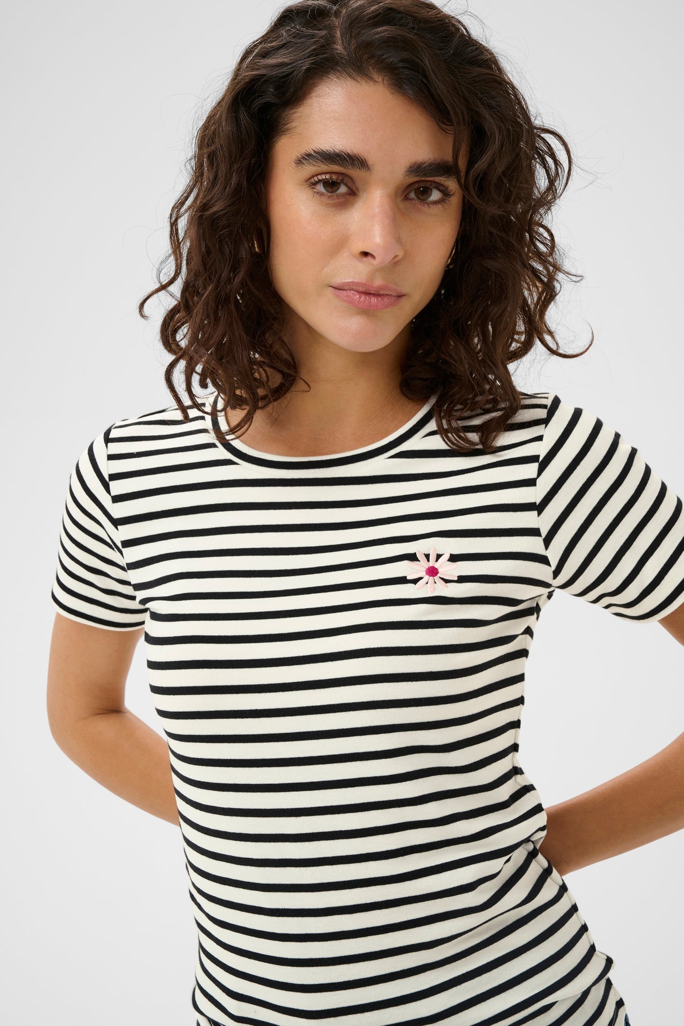 T-Shirt pour femme par Kaffe | 10511591 Craie noir profond | Boutique Vvög, vêtements mode pour homme et femme
