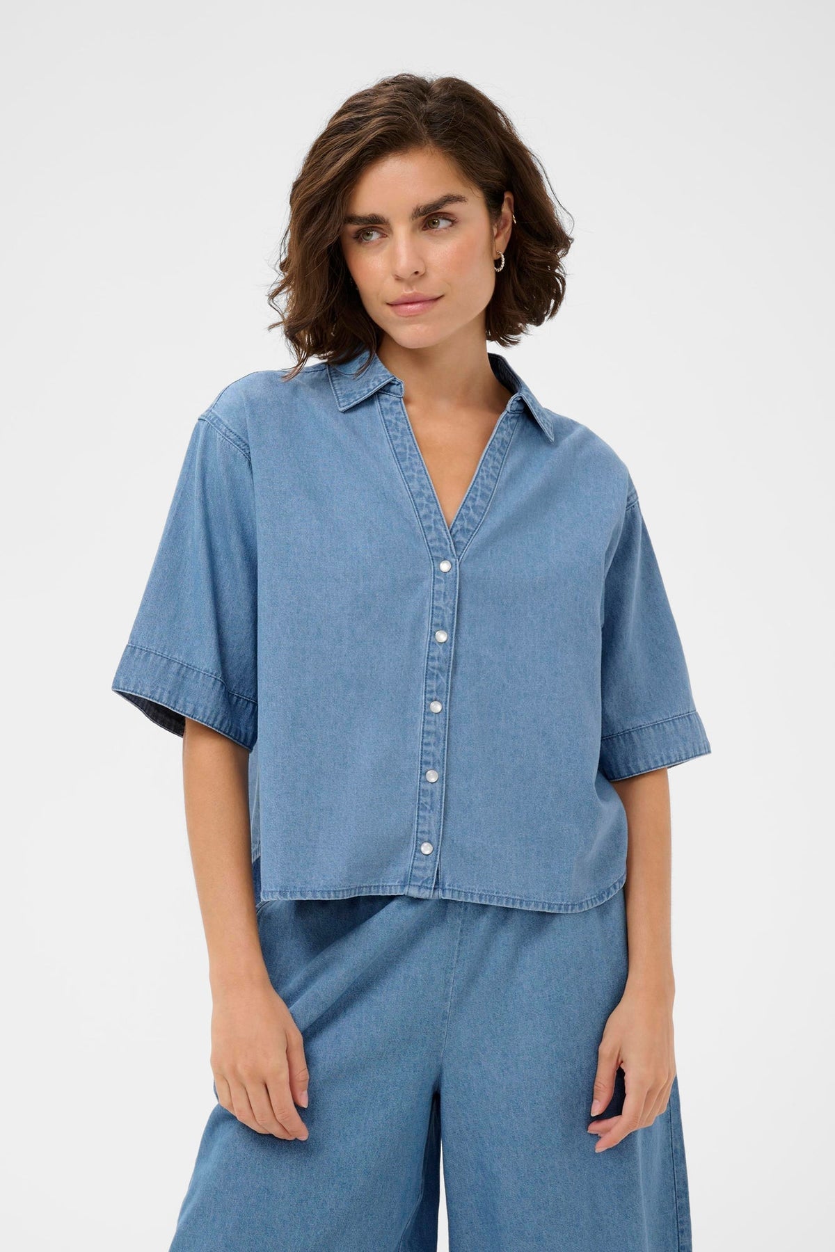 Blouse pour femme par Kaffe | 10511603 Bleu moyen | Boutique Vvög, vêtements mode pour homme et femme