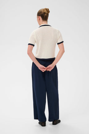 Pantalon pour femme par Kaffe | 10511656 Marine | Boutique Vvög, vêtements mode pour homme et femme