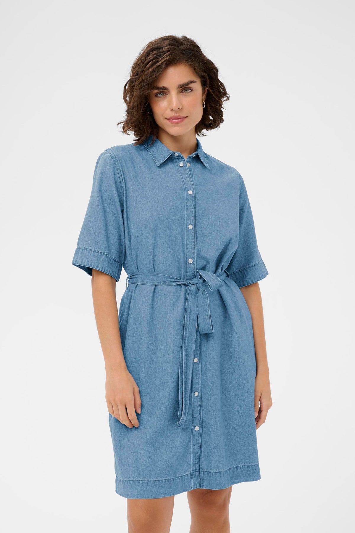 Robe pour femme par Kaffe | 10511714 Bleu moyen | Boutique Vvög, vêtements mode pour homme et femme