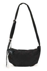 Sac à bandoulière bandoulière noir matelassée avec longue courroie, coeur et cordons pour femme par Kaffe, vue avant