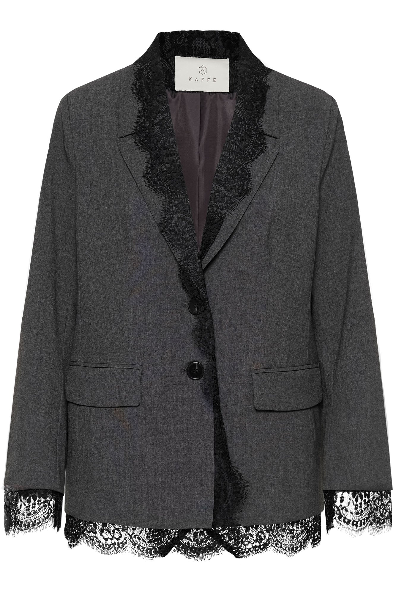 Veston gris foncé de face avec revers crantés, dentelle noire, boutons et poches à rabat, vue produit pour femme par Kaffe