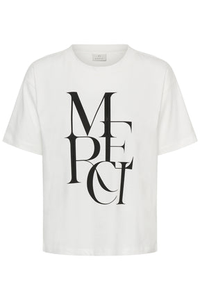T-Shirt blanc à manches courtes, vue de face, avec imprimé noir MERCI et encolure ronde pour femme par Kaffe