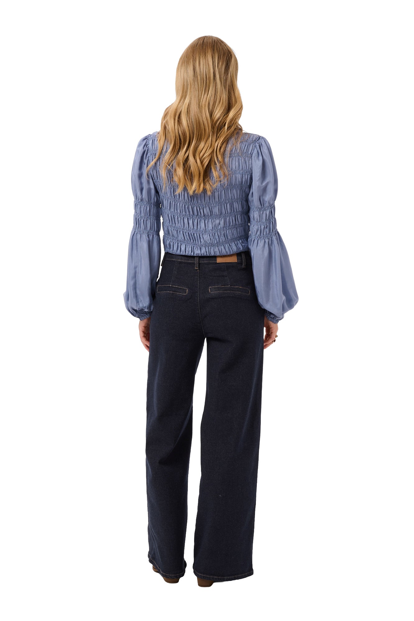Vue arrière sur mannequin d’une jean à jambe large large indigo foncé avec poches passepoilées pour femme par Cream