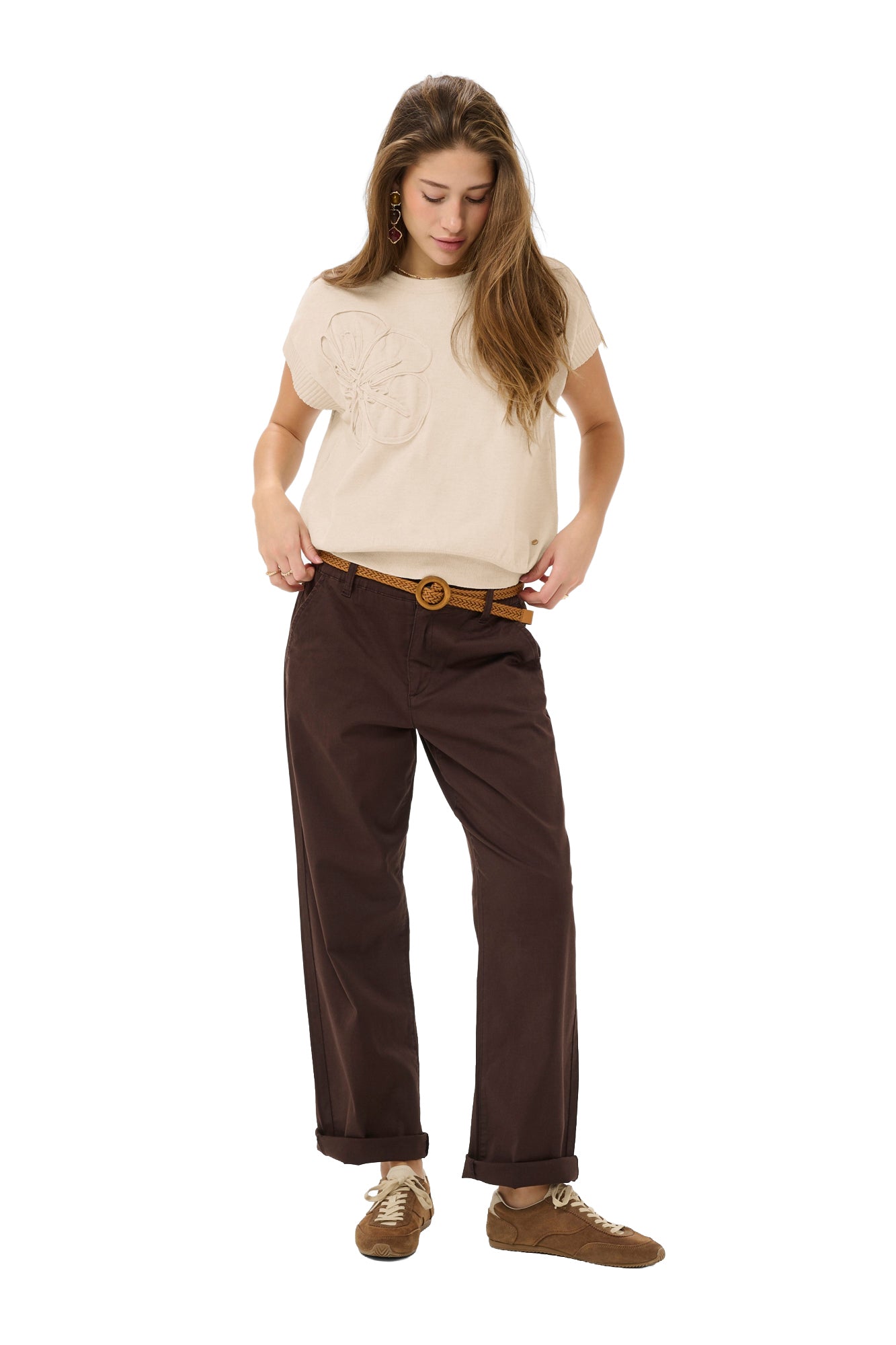 T-Shirt tricot crème avec ourlet côtelé et détail floral en relief pour femme par Cream, vue de face pleine longueur