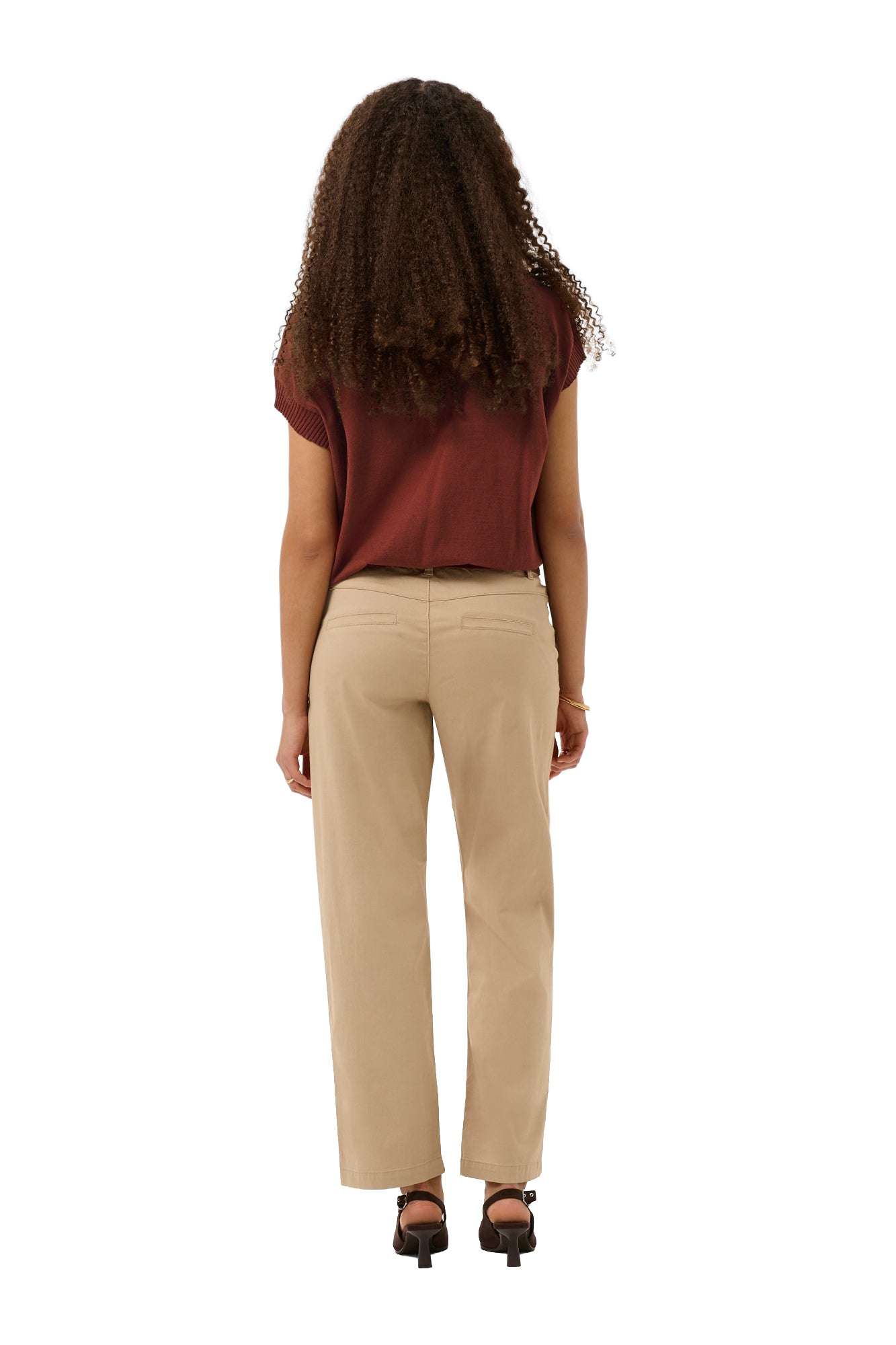 T-Shirt en tricot rouille à dos uni et manches côtelées pour femme par Cream, vue de dos sur mannequin