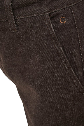 Pantalon à jambe large enduit brun foncé avec passant, couture de poche et broderie C pour femme par Cream, en gros plan