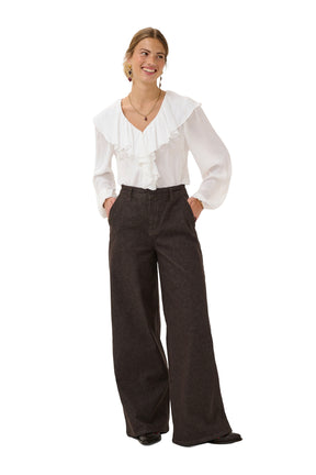Vue de face en angle d’une pantalon à jambe large large brun foncé taille haute avec poches obliques pour femme par Cream