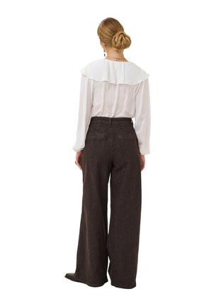 Vue arrière sur mannequin d’une pantalon à jambe large large brun foncé avec poches passepoilées pour femme par Cream