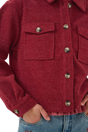 Surchemise bourgogne avec texture brossée, poche à rabat, boutons et poignet pour femme par Cream, en gros plan