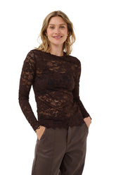 Blouse en dentelle florale brun foncé à manches longues pour femme par Cream, vue avant sur mannequin