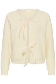 Cardigan en tricot ivoire, vue de devant, avec deux attaches nouées et bords côtelés, vue produit pour femme par Cream