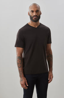 T-shirt à manches courtes pour homme par Robert Barakett | 23336V Georgia Chocolat foncé | Boutique Vvög, vêtements mode pour homme et femme