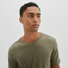 T-Shirt col en V pour homme par Robert Barakett | 23336V Georgia Olive | Boutique Vvög, vêtements mode pour homme et femme
