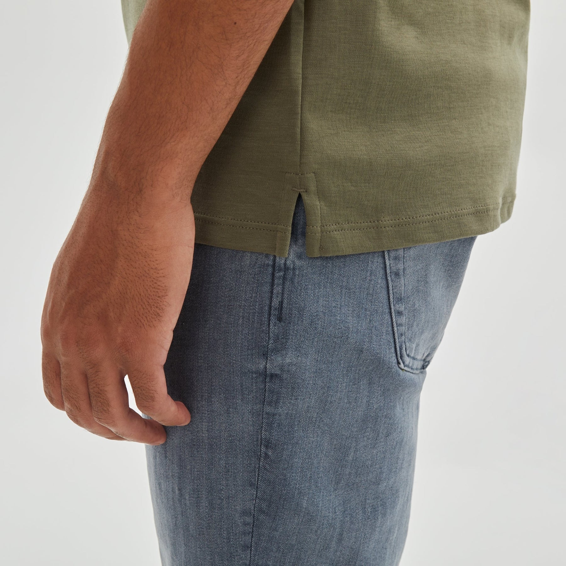 T-Shirt col en V pour homme par Robert Barakett | 23336V Georgia Olive | Boutique Vvög, vêtements mode pour homme et femme