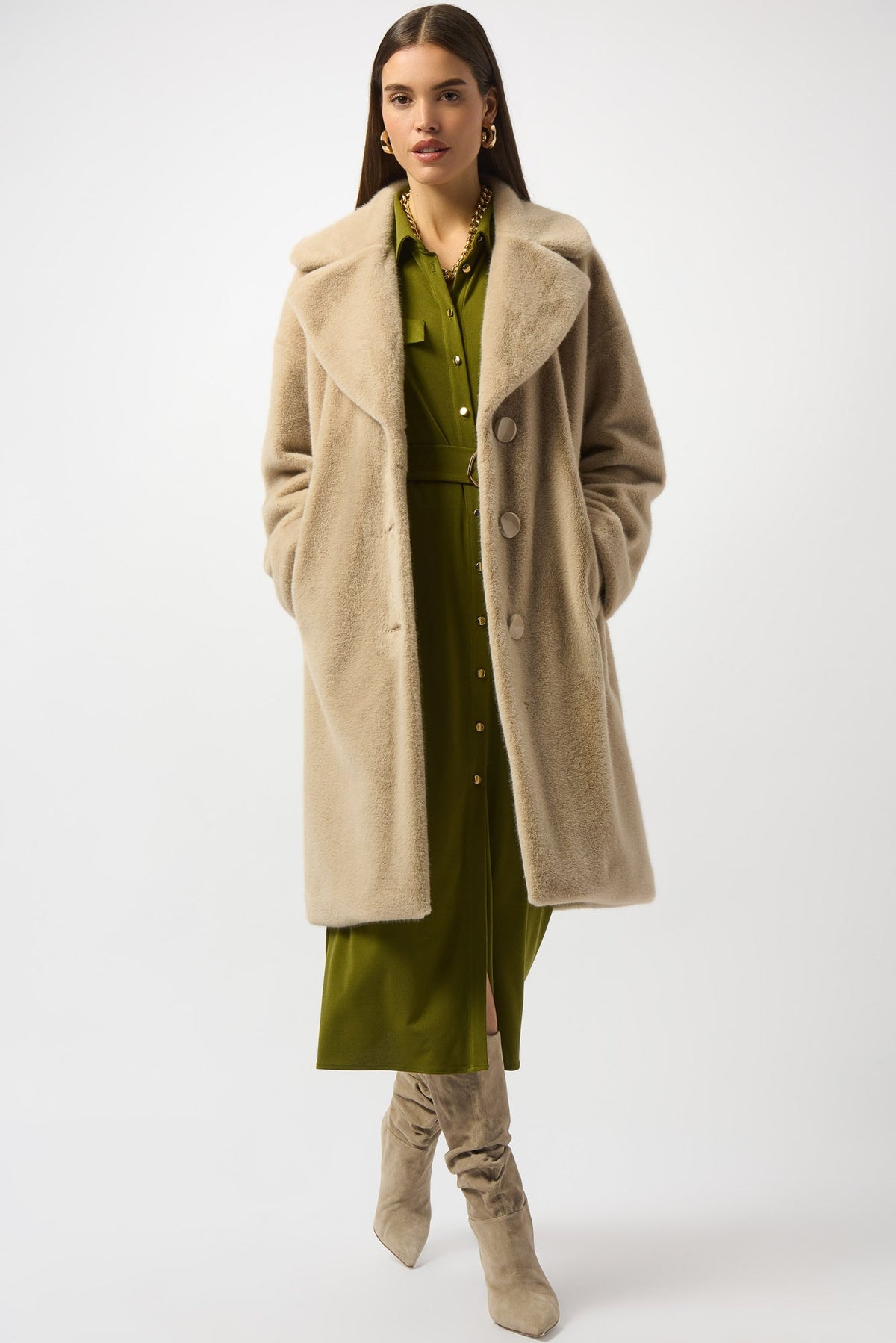 Manteau d'hiver velue pour femme par Joseph Ribkoff | 243902F25 Amande | Boutique Vvög, vêtements mode pour homme et femme