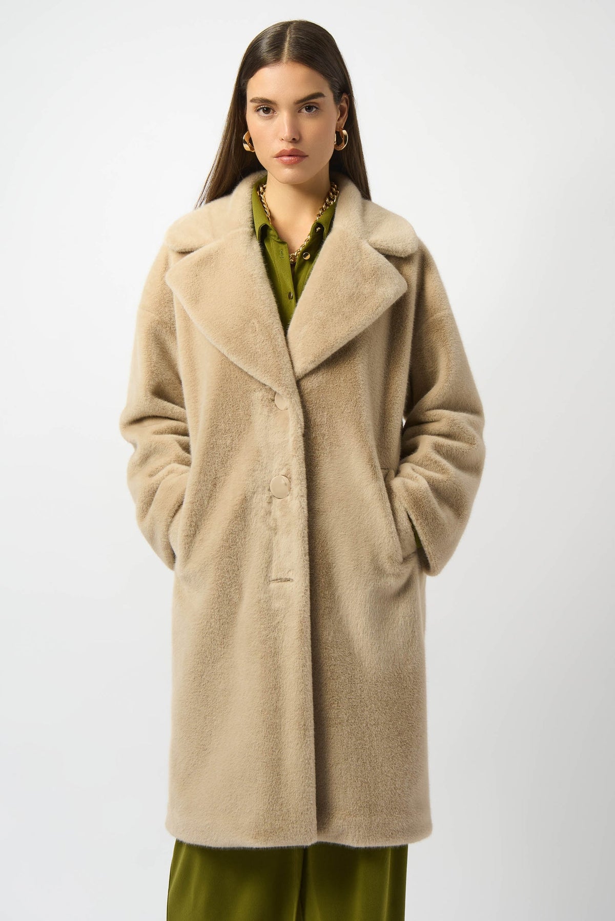 Manteau d'hiver velue pour femme par Joseph Ribkoff | 243902F25 Amande | Boutique Vvög, vêtements mode pour homme et femme