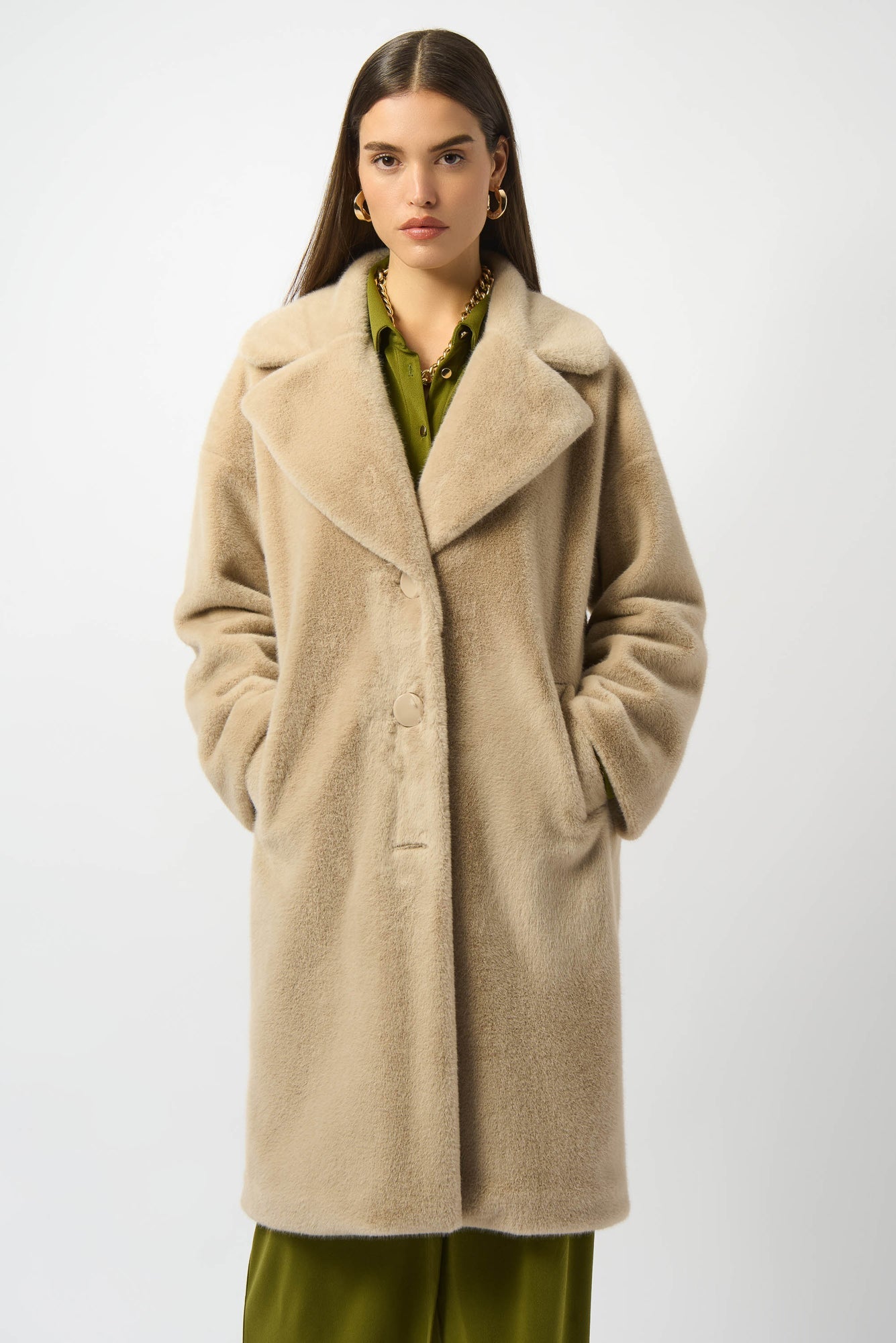 Manteau d'hiver velue pour femme par Joseph Ribkoff | 243902F25 Amande | Boutique Vvög, vêtements mode pour homme et femme