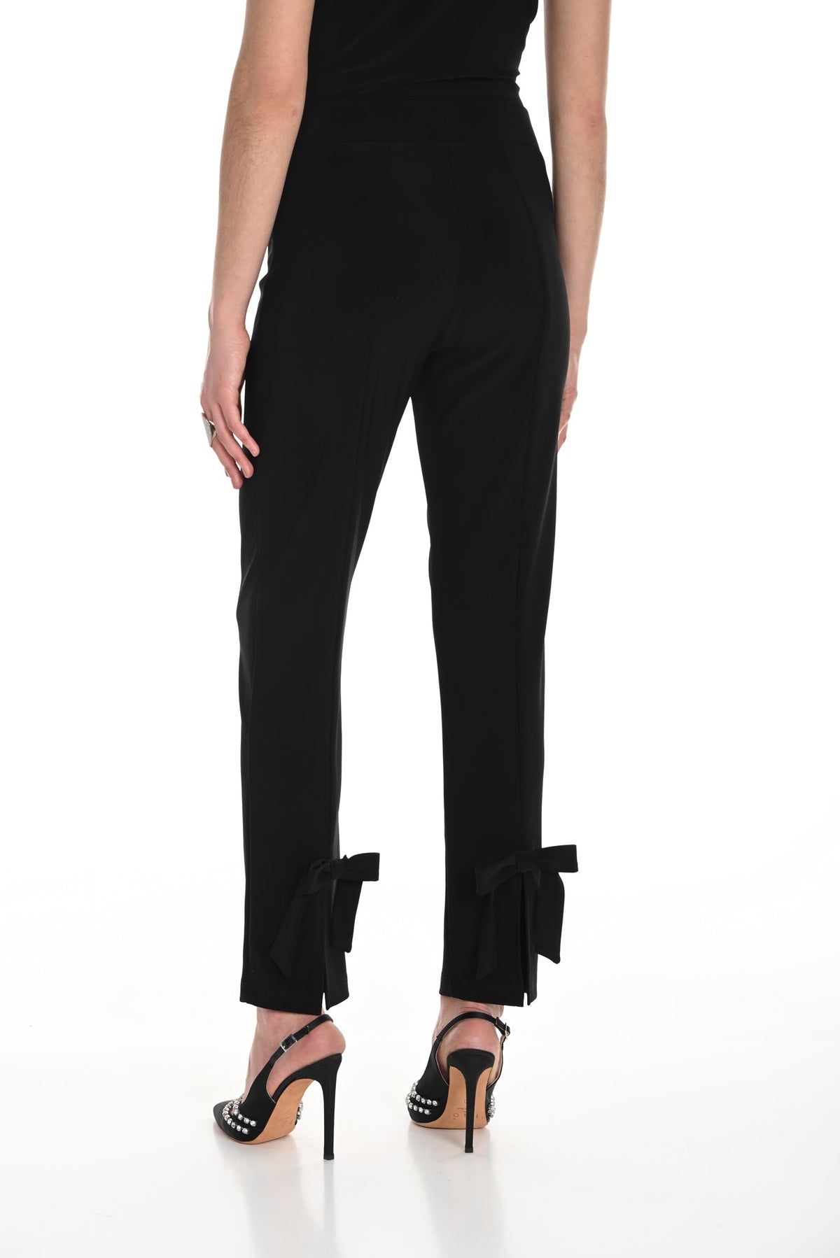 Pantalon pour femme par Frank Lyman | 244019 BLACK | Boutique Vvög, vêtements mode pour homme et femme