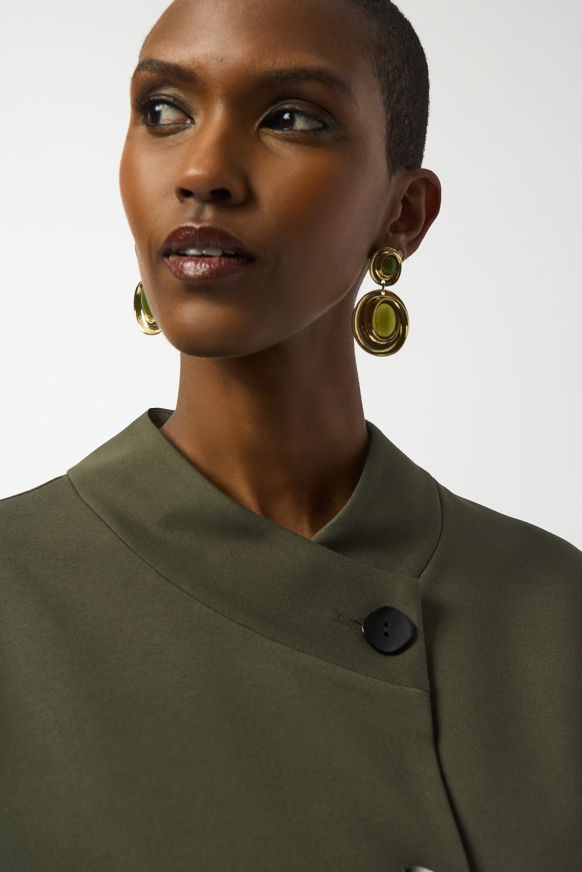Veste boutonnée pour femme par Joseph Ribkoff | 253015 Avocado | Boutique Vvög, vêtements mode pour homme et femme