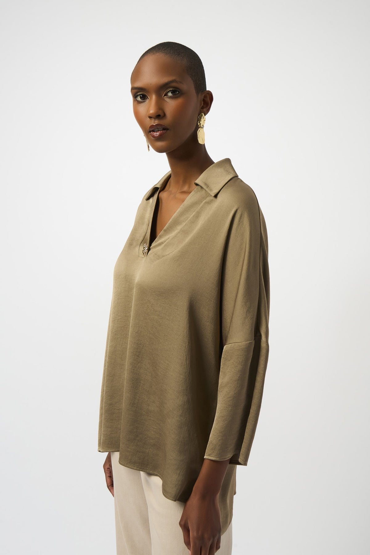 Chandail à col ouvert pour femme par Joseph Ribkoff | 253076 Java | Boutique Vvög, vêtements mode pour homme et femme